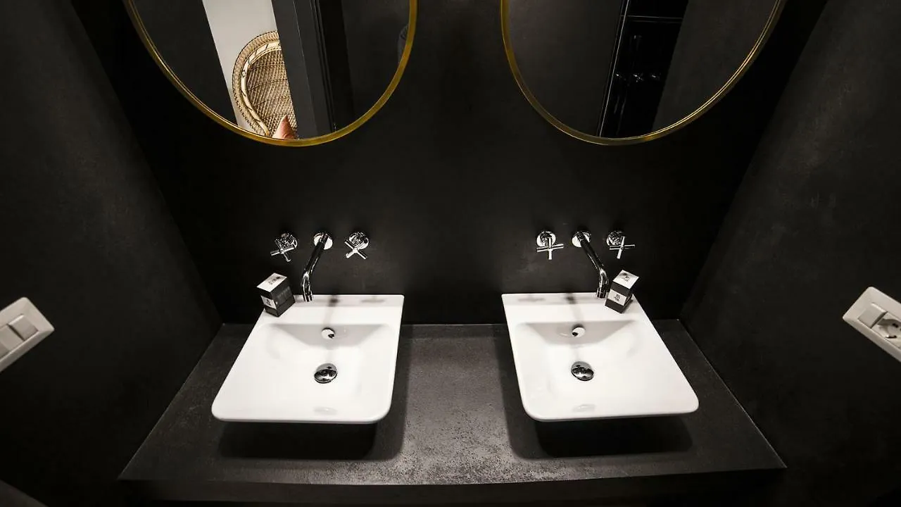 Suitelifetrevi Roma 2*,